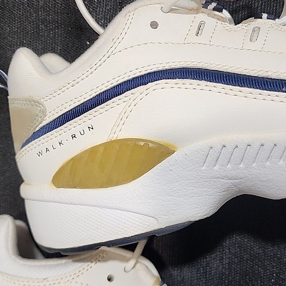 Easy Spirit Women's White Walk Run Sneakers.  9 - Picture 12 of 15
